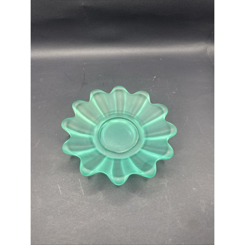 VTG Frosted Satin Green Scalloped Petal - Dish/Candle Holder 5.5"